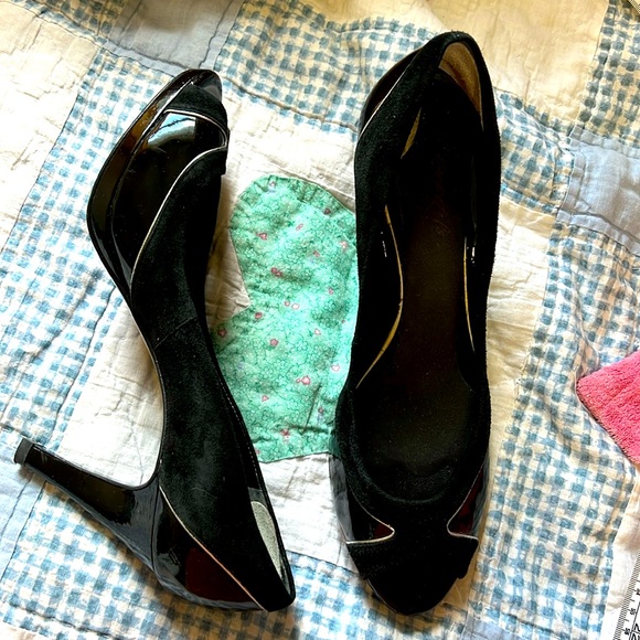 Ann Taylor Size 9.5 M Black Pumps - Picture 1 of 7